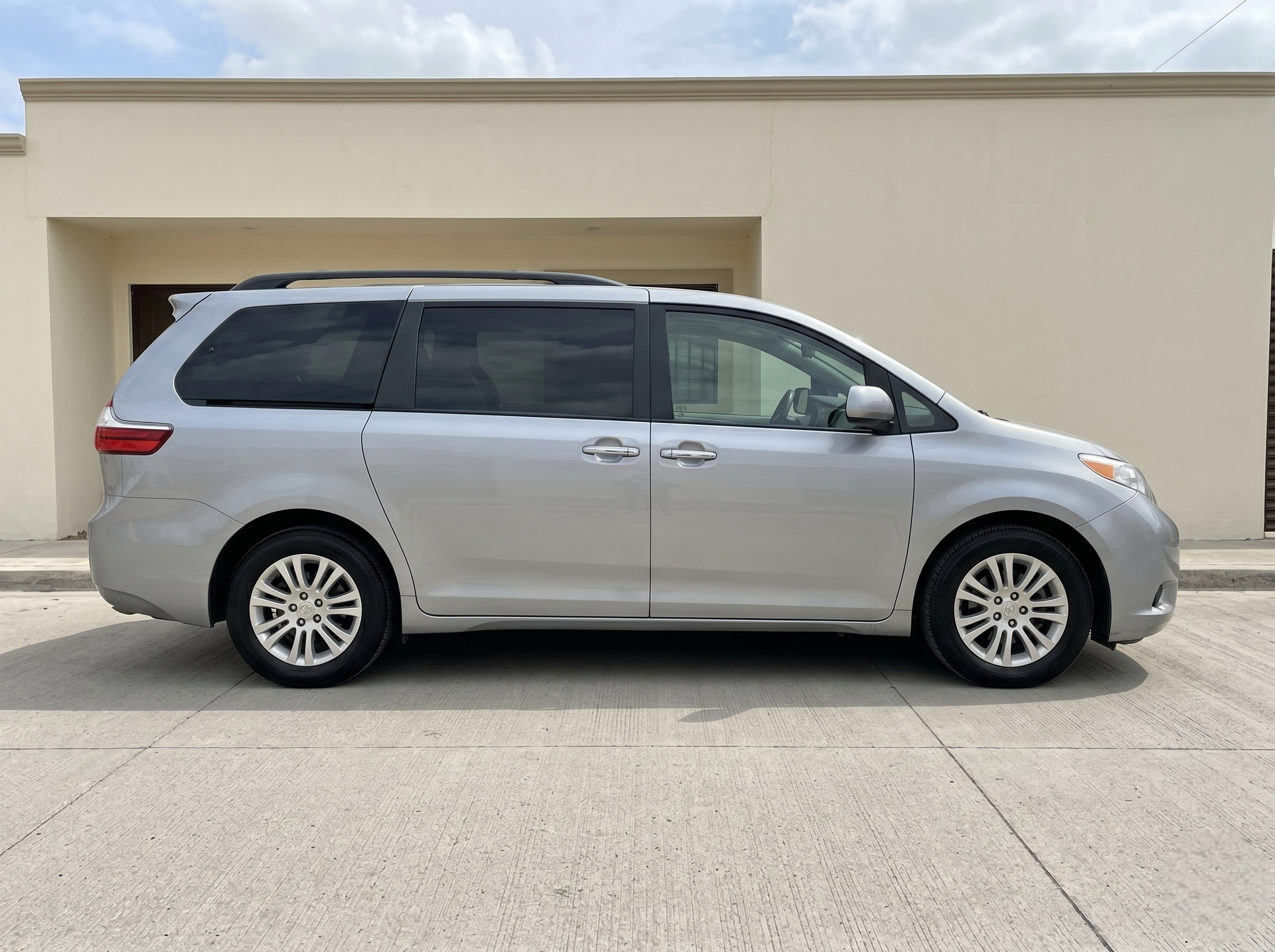 Toyota Sienna portada de catalogo